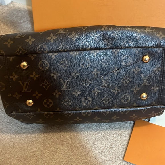 Louis Vuitton Pallas Monogram Noir Handbag - Picture 5 of 11